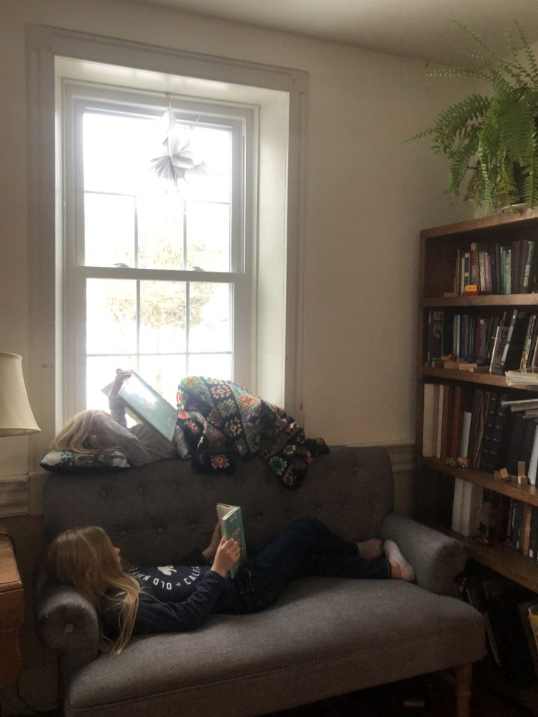 two kids reading