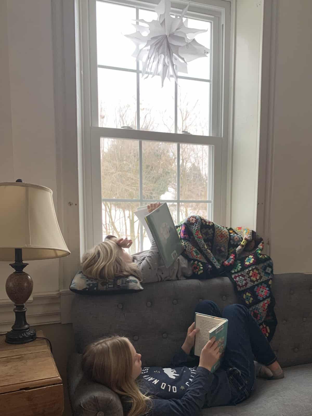 two kids reading