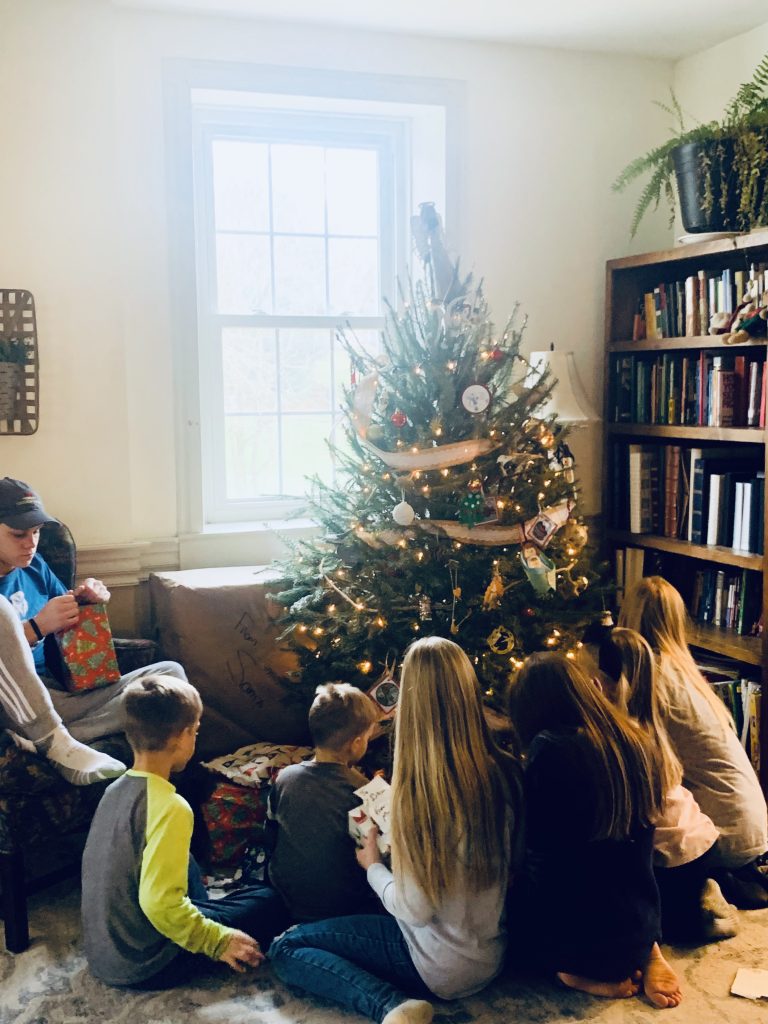 Realistic Guide to a Simple Large Family Christmas