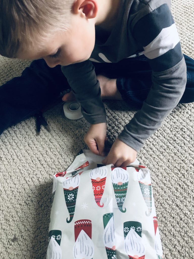 Realistic Guide to a Simple Large Family Christmas.